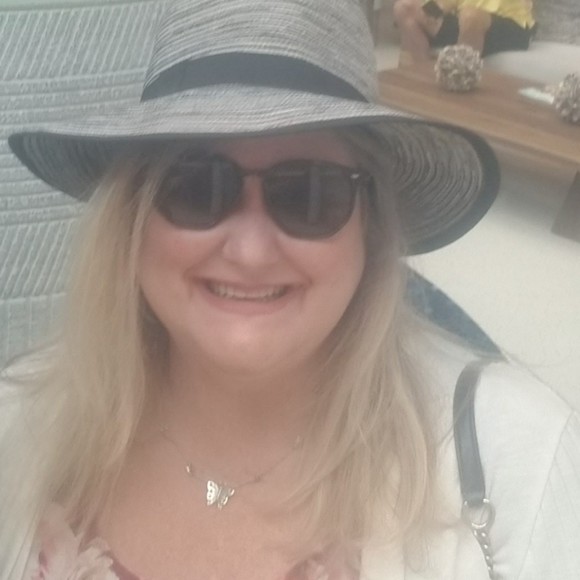 Meet your Posher, Melissa - Picture 1 of 1